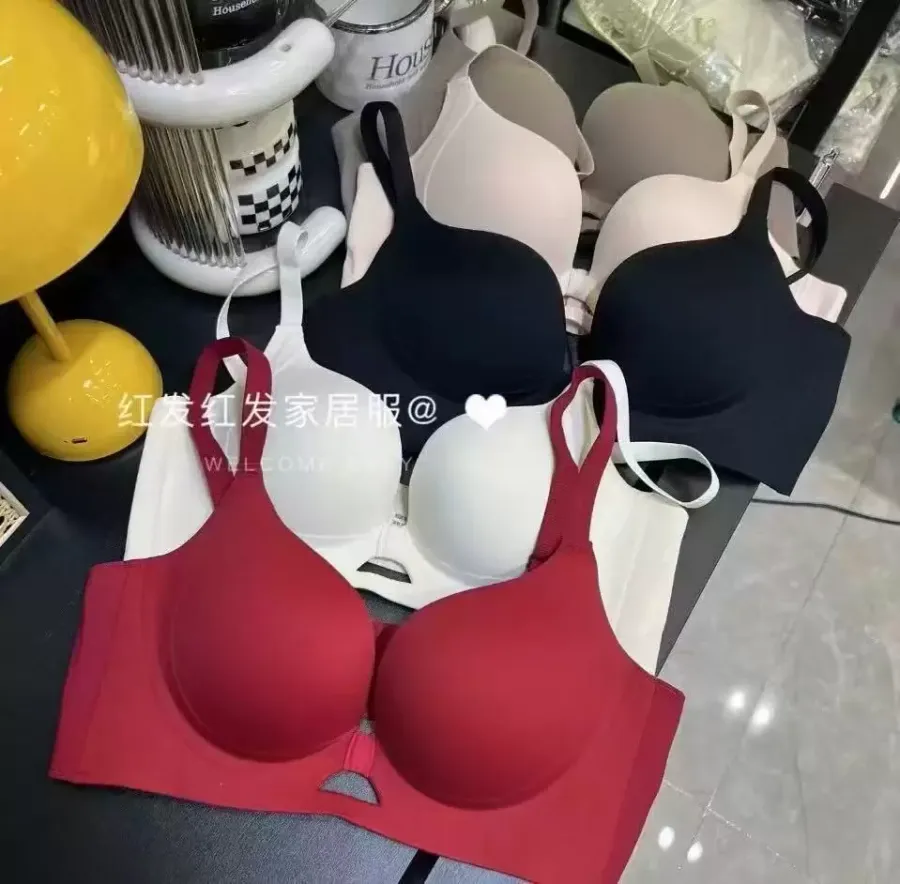 Red Wireless Push-Up Bra - quality craftsmanship detail 1