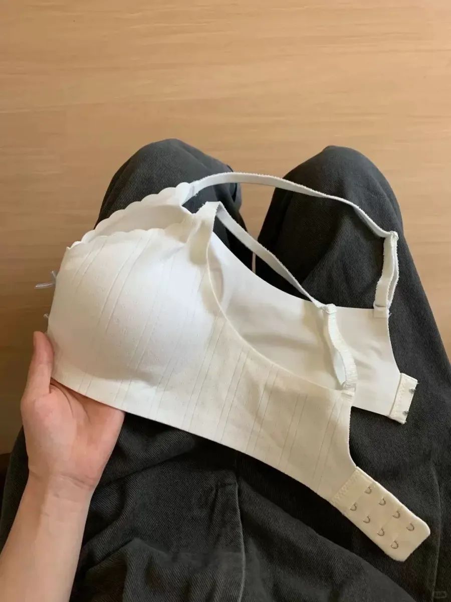 Seamless Wireless Knit Bra - quality craftsmanship detail 1