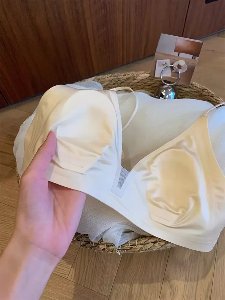 Deep V Seamless Wireless Bra - quality craftsmanship detail 4