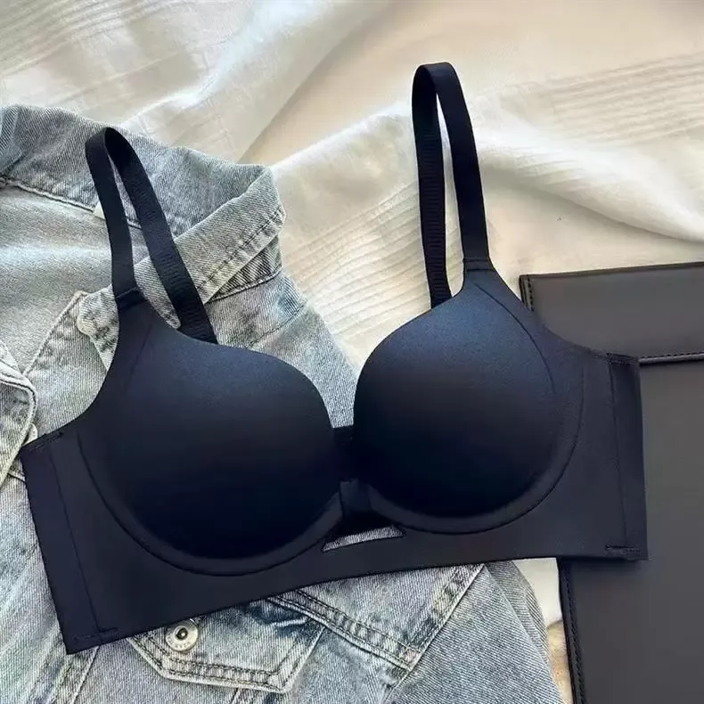 Women’s Red Wireless Push Up Bra - quality craftsmanship detail 1